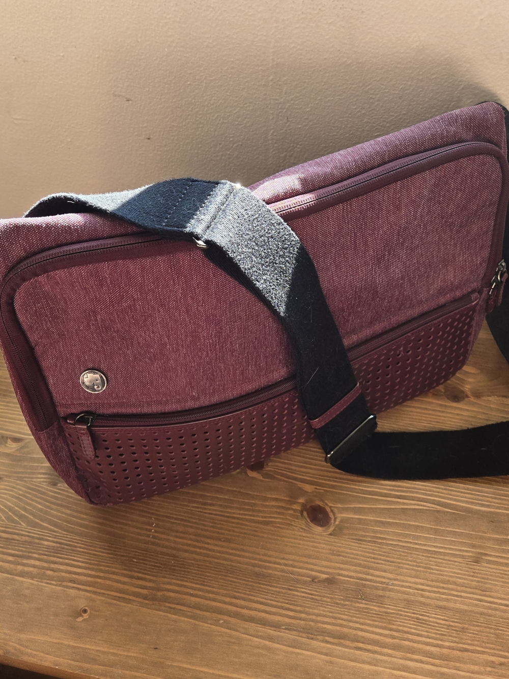 Evernote X Abrasus Triangle Commuter Laptop Messenger Bag Plum Berry